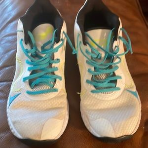 Nike Men’s Elevate basketball sneakers white/ volt ck2669-102 size 12 is